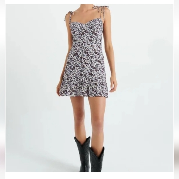 Aritzia Dresses & Skirts - Aritzia Maxwell Floral Dress NWT